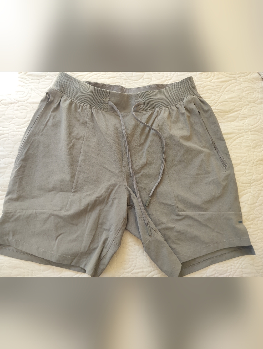 Lululemon Men's Performance  Shorts  Light Green Lined Size S